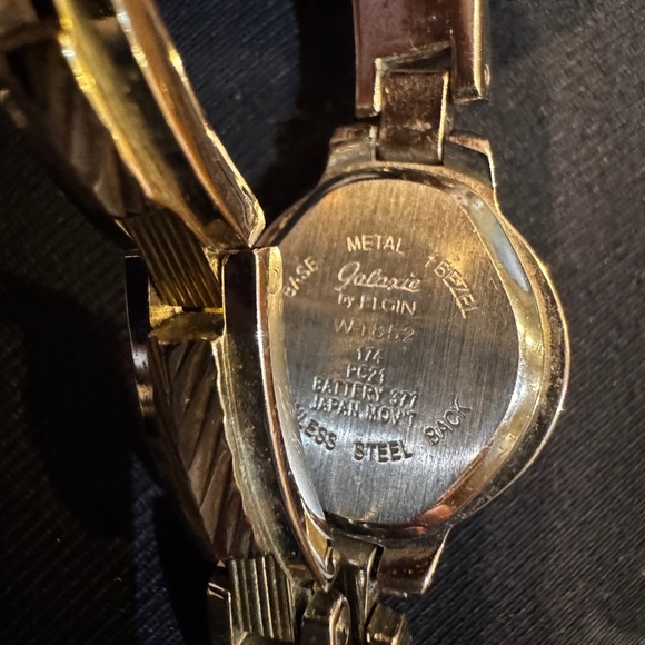 Vintage Elgin watch two tone round face quartz - Picture 5 of 5